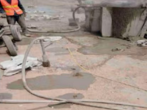 新竹镇水泥混凝土路面板底注浆技术 路面脱空注浆整治方案